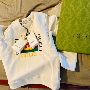 Gucci sweatshirt for kids , size 3. Colour-cream with Gucci logo